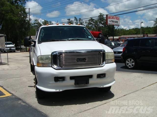 Ford F550 平板栏板货车