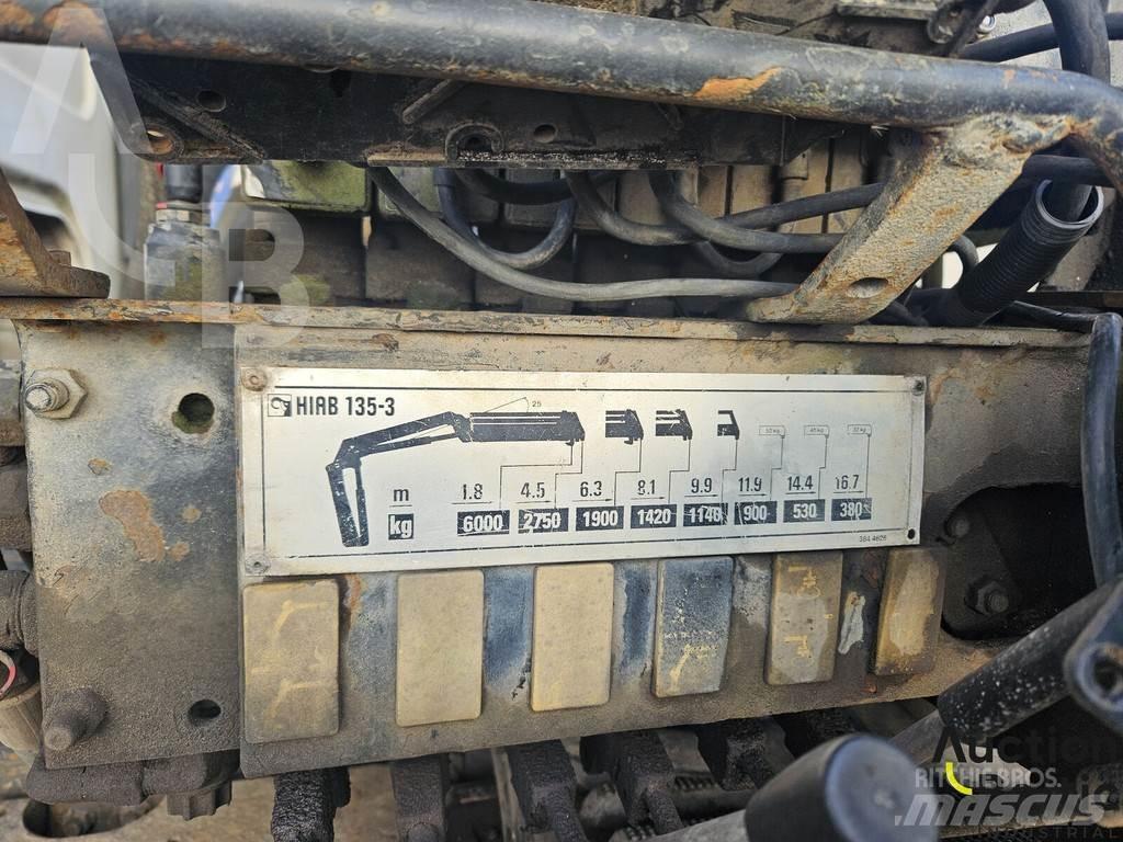 Volvo FE320 工程吊钩车