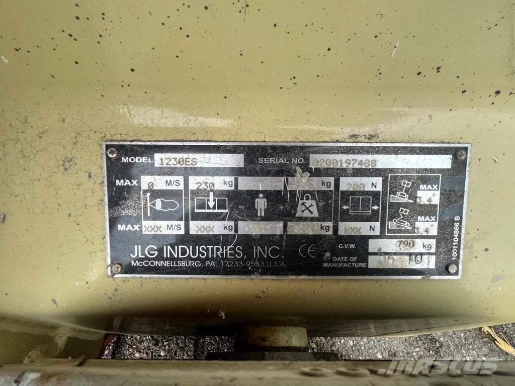 JLG 1230ES 直臂高空工作平台