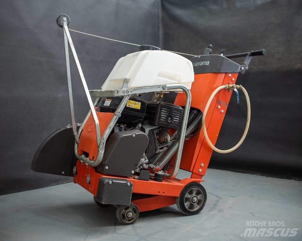 Husqvarna FS413 沥青碎石同步封层车