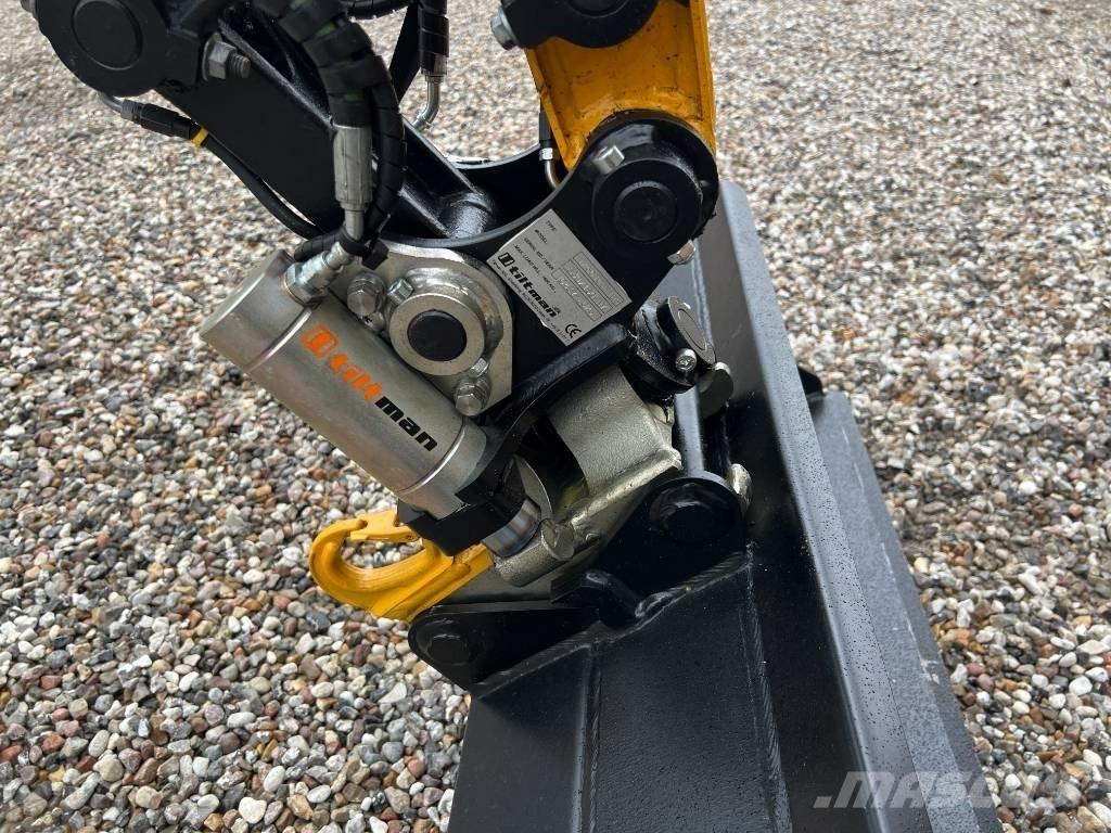 JCB 19 C-1 小型挖掘机
