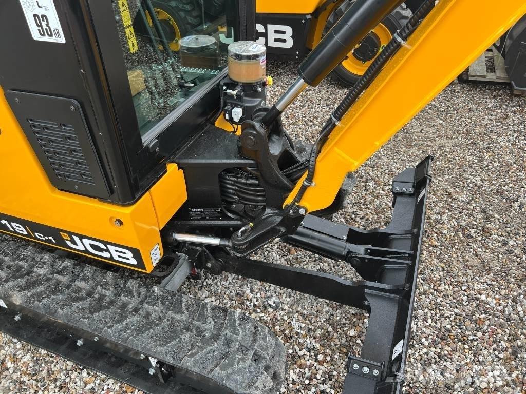 JCB 19 C-1 小型挖掘机