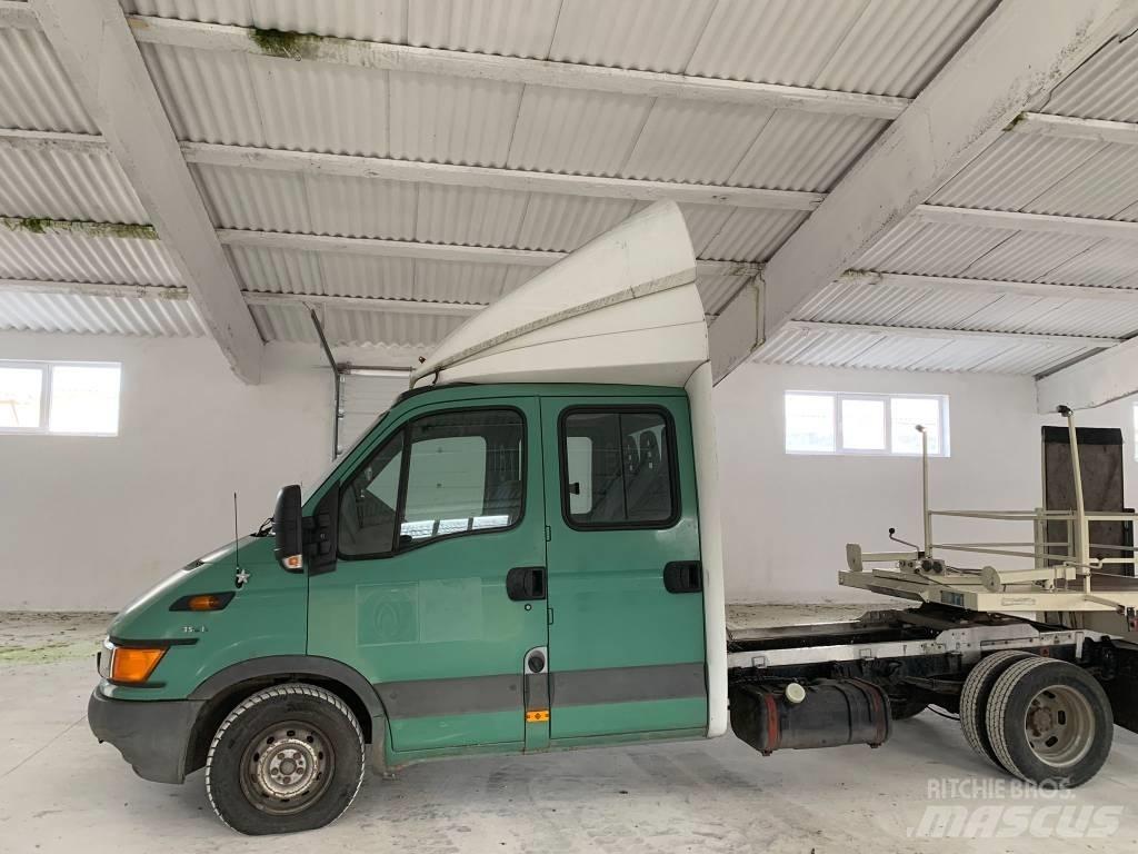 Iveco 3551 大型面包车