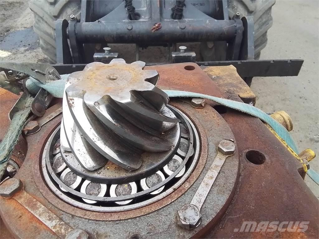 Volvo BM 868 传动装置