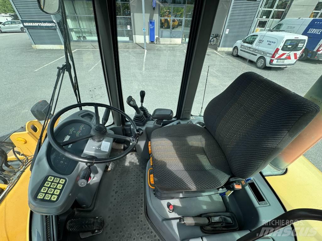 Volvo L 30 B 轮式装载机