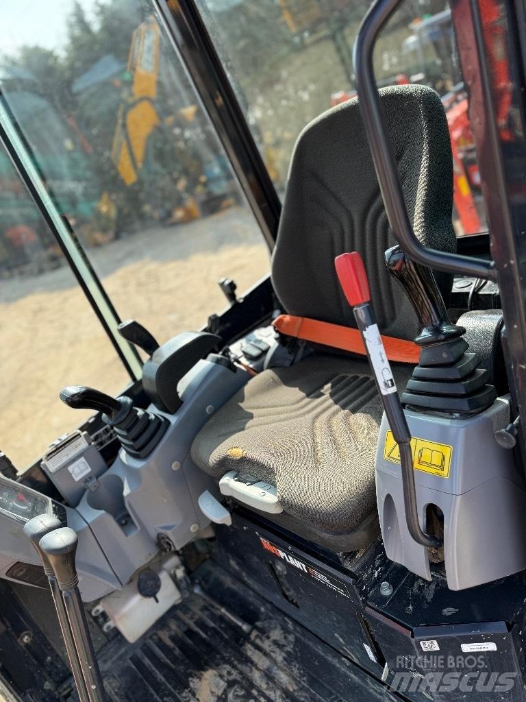Kubota U 27-4 小型挖掘机