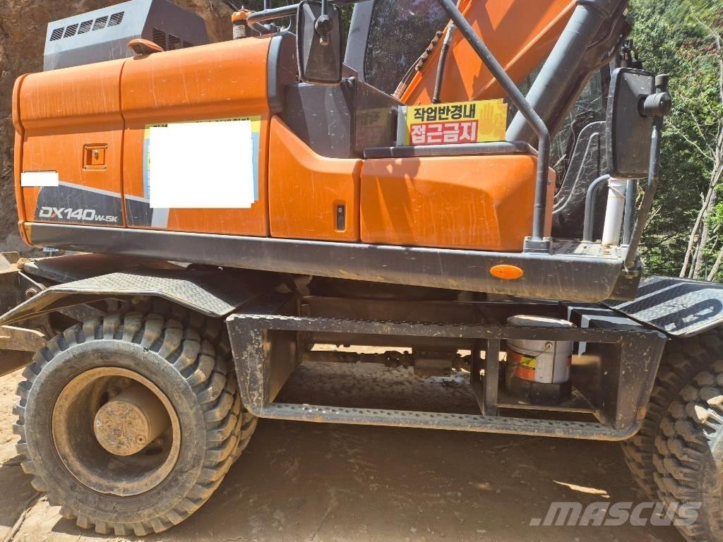 Doorne-Daf DX140W-5 轮式挖掘机