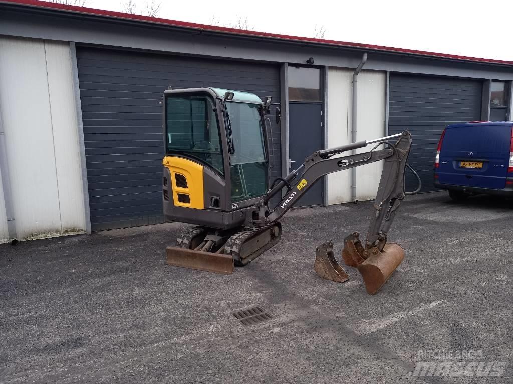 Volvo EC 15 小型挖掘机