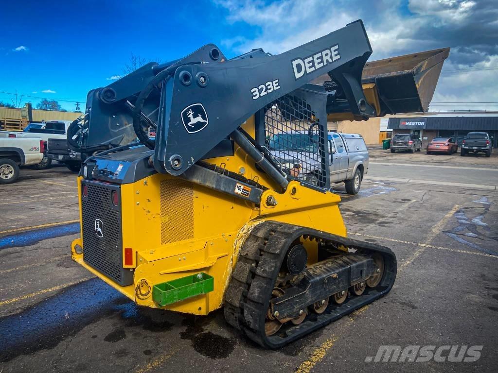 John Deere 323 E 滑移装载机