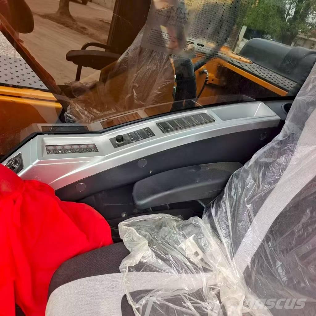 Hyundai 220LC-9S 履带挖掘机