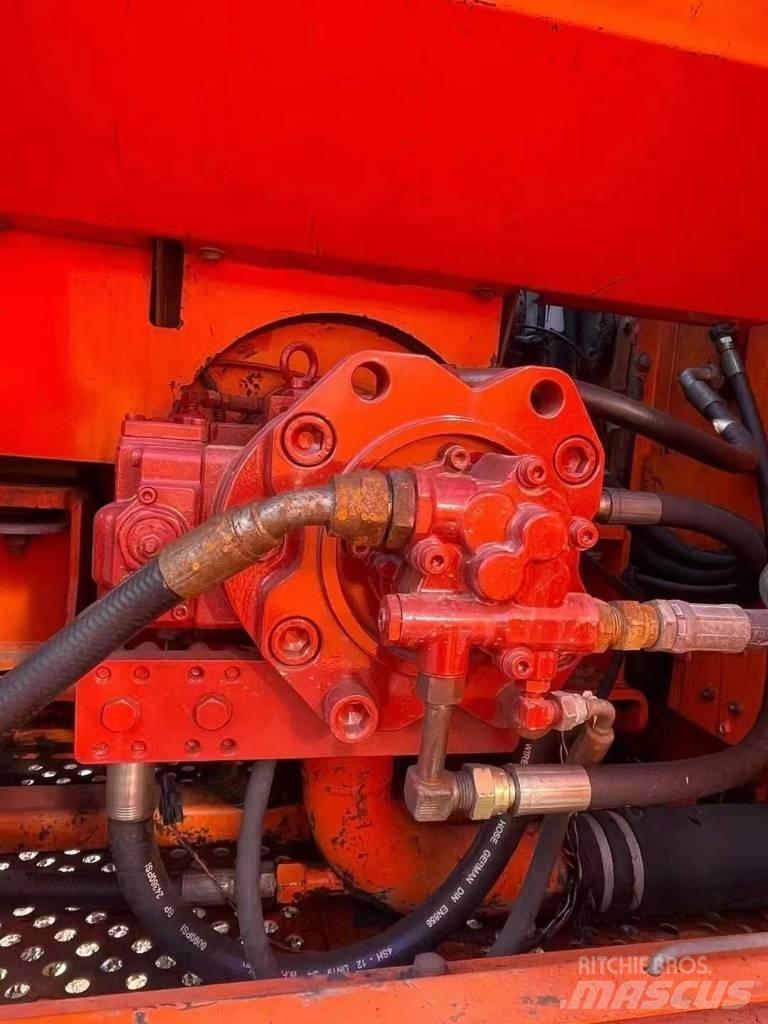 Doosan DH 300 LC-7 履带挖掘机