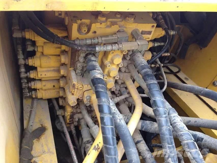 Komatsu pc200-7 履带挖掘机