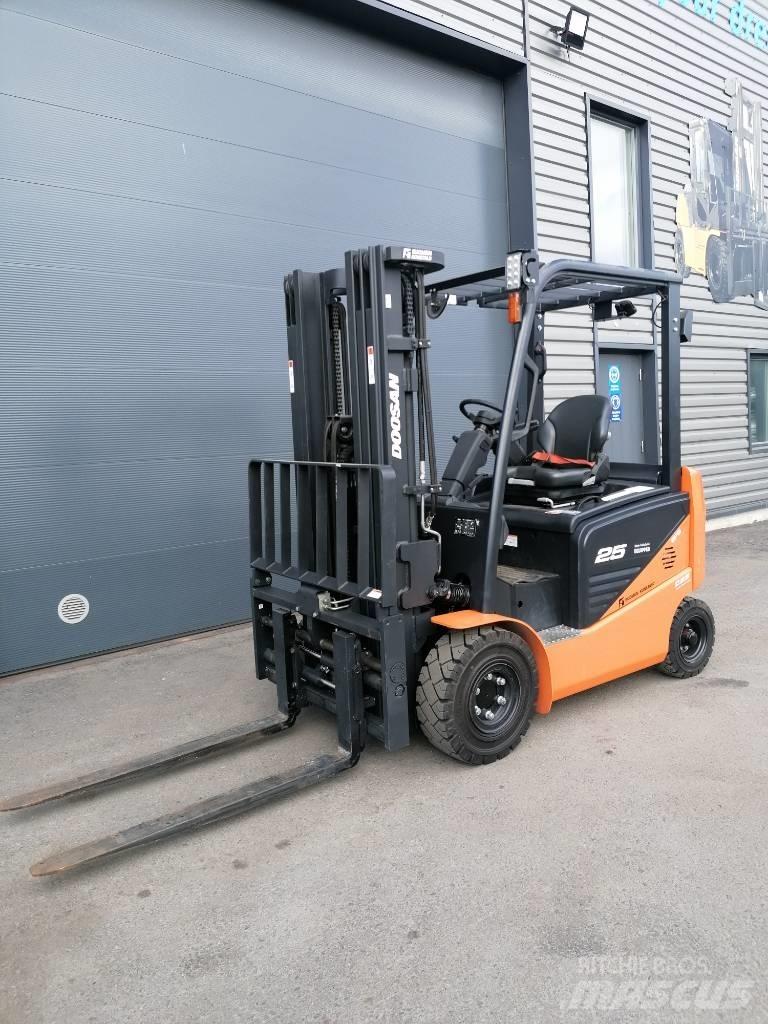 Doosan B 25 NS 电动叉车
