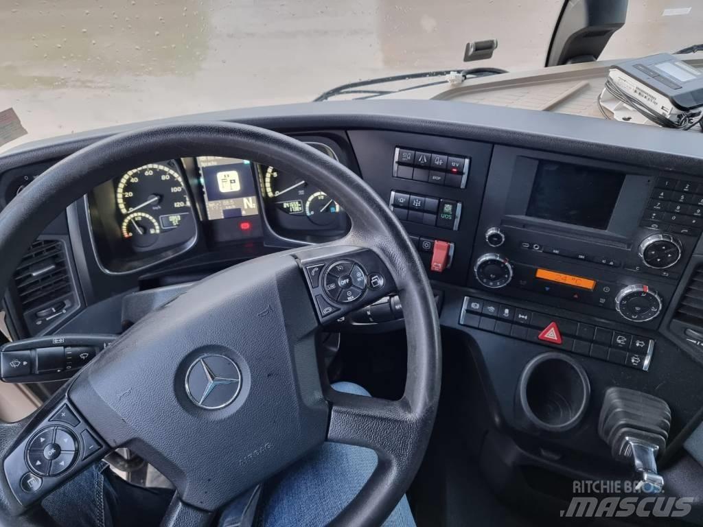 Mercedes-Benz Actros 牵引车
