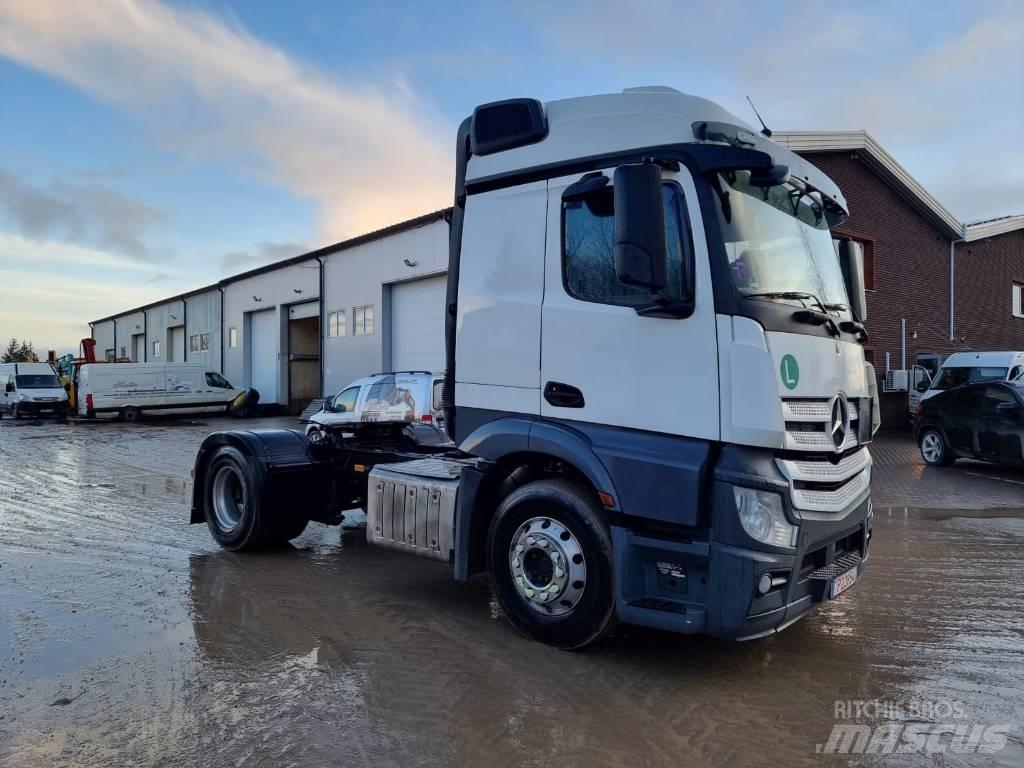 Mercedes-Benz Actros 牵引车
