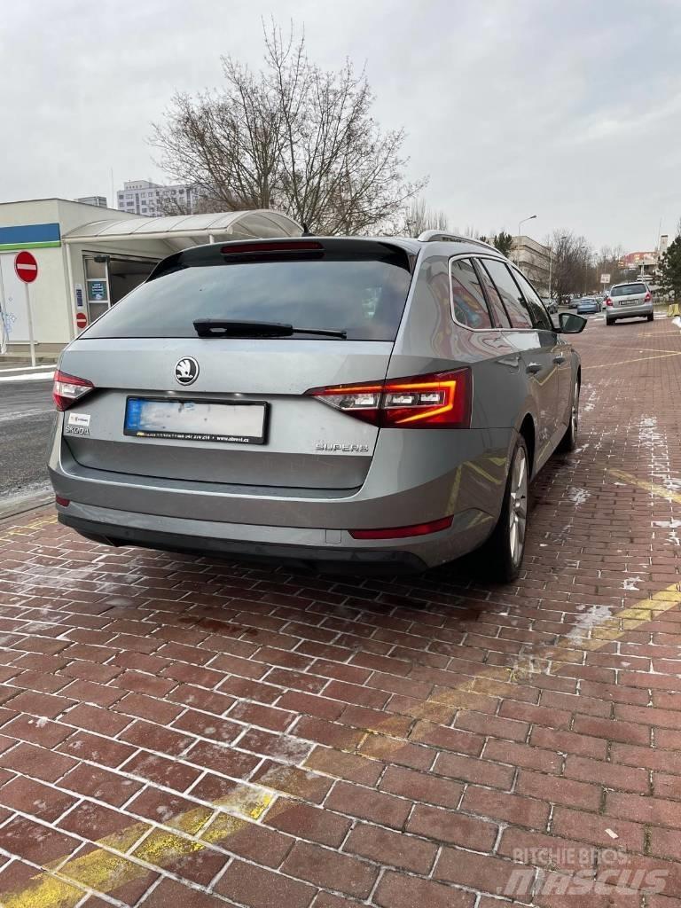 Skoda Superb 汽车