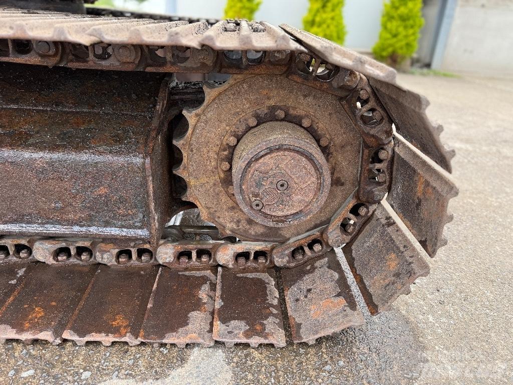 JCB JZ70 中型挖掘机