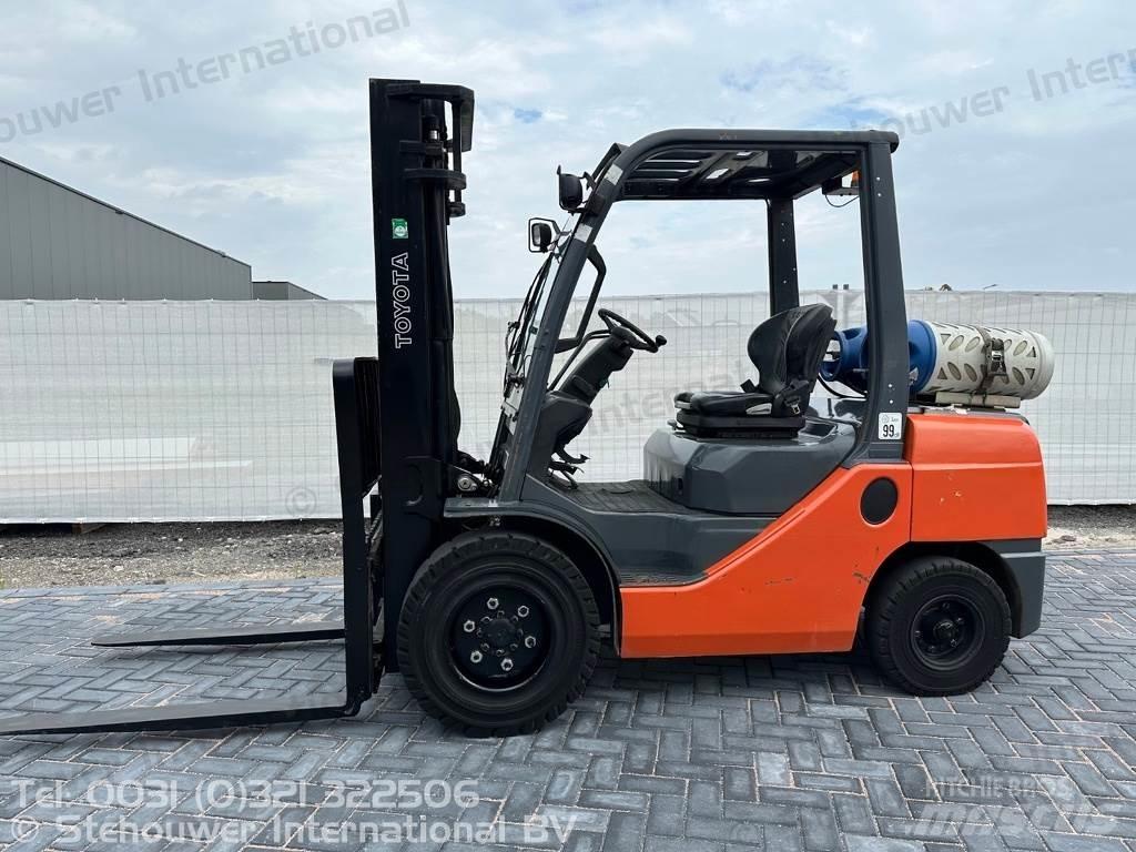 Toyota 02-8FGJF35 天然气叉车