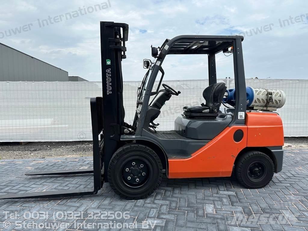 Toyota 02-8FGJF35 天然气叉车
