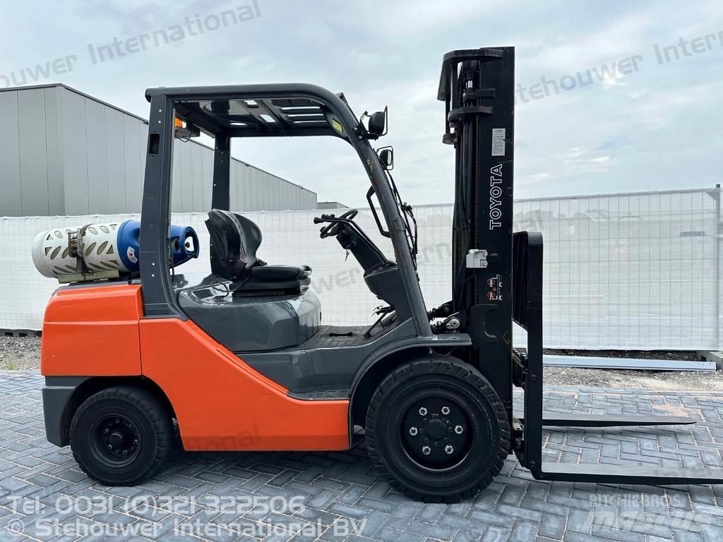Toyota 02-8FGJF35 天然气叉车