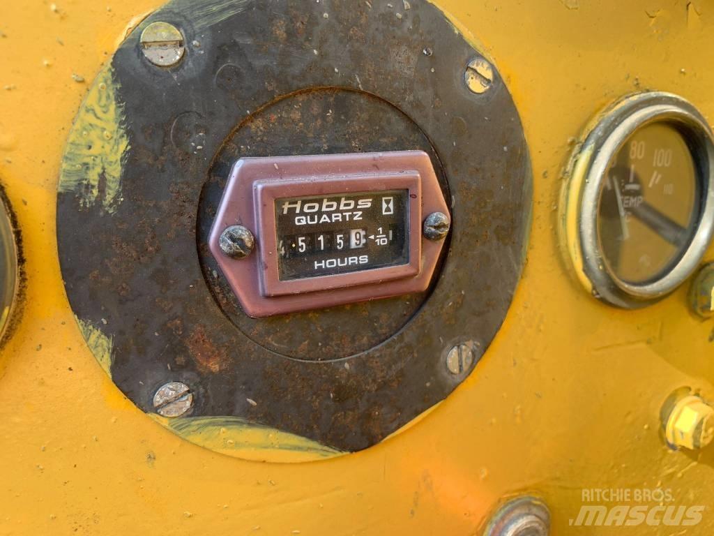 Morooka MST 800 履带式自卸车