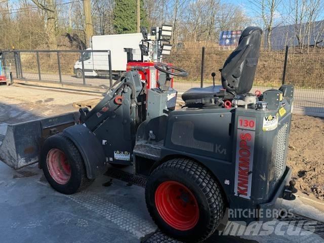 Knikmops KM 130 小型装载机
