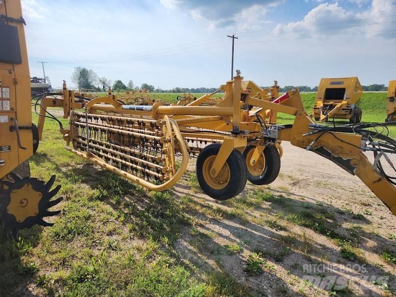 Vermeer R2300 犁耙和摊草机