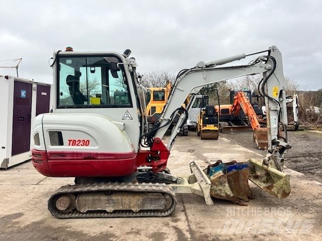 Takeuchi TB 230 小型挖掘机