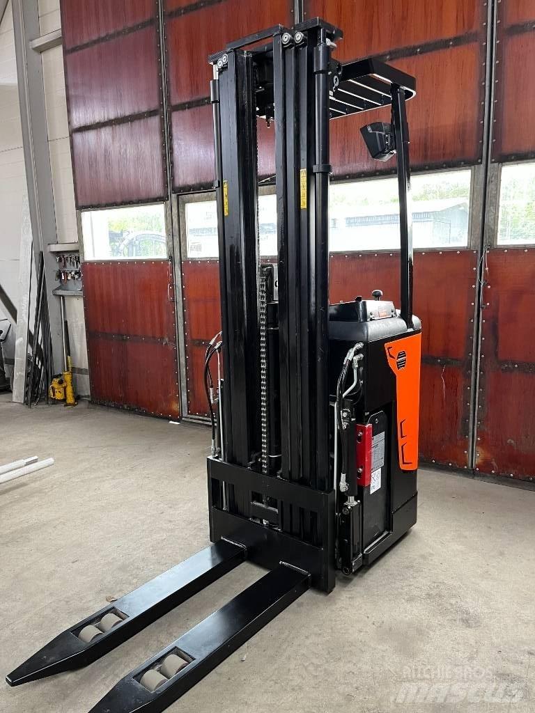 Rocla SST 16 AC 行走式堆垛机