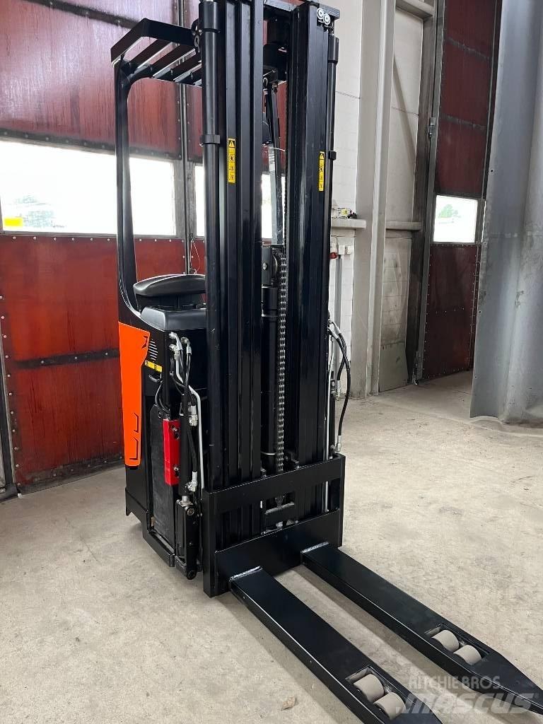 Rocla SST 16 AC 行走式堆垛机