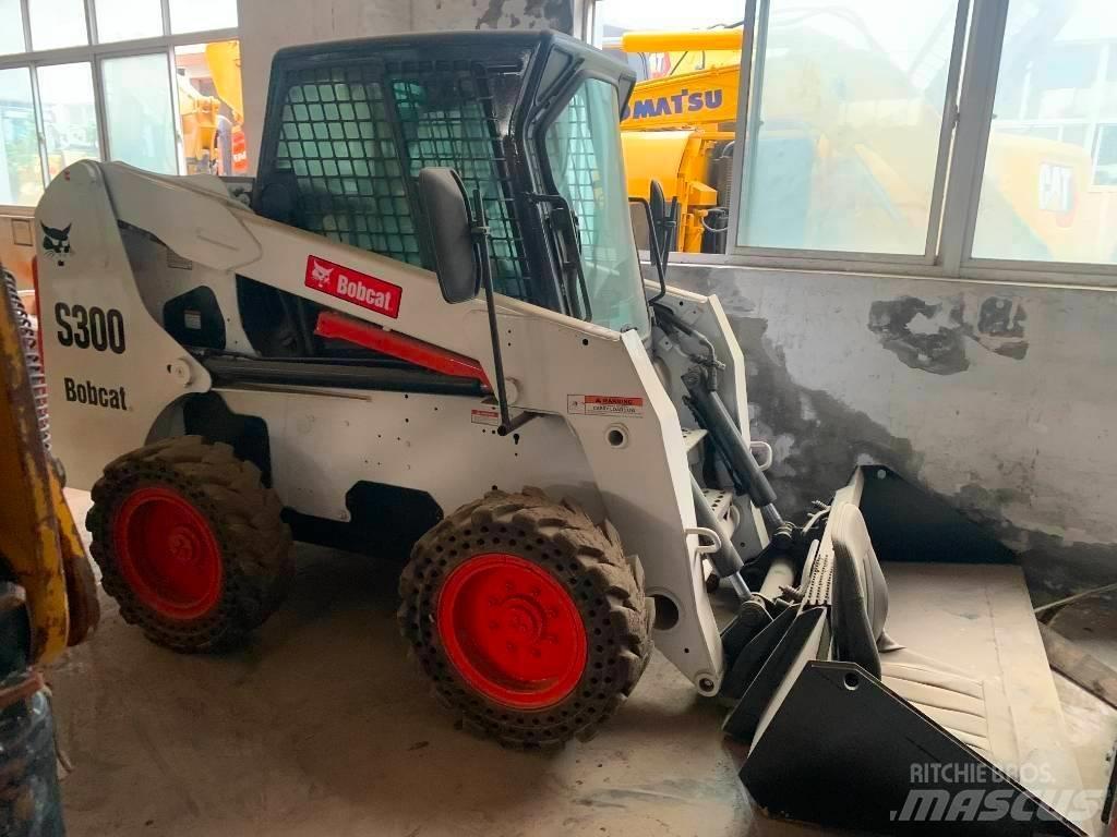Bobcat S 300 滑移装载机