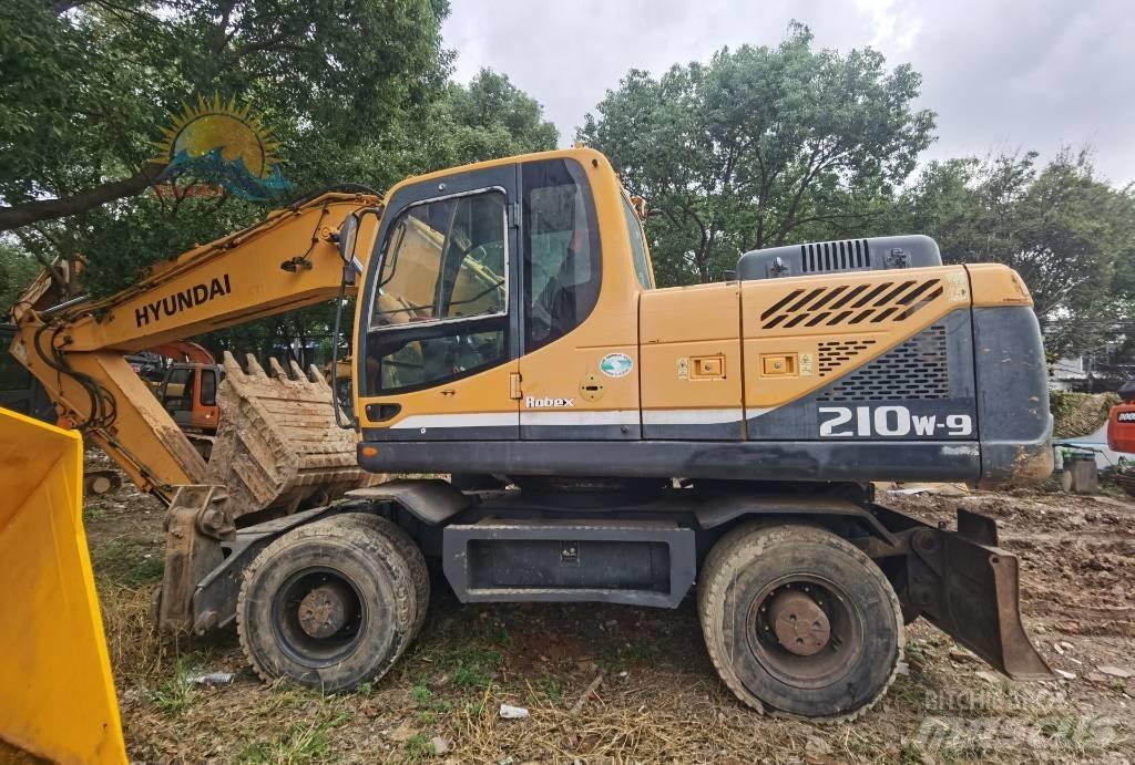 Hyundai R210W-9 轮式挖掘机
