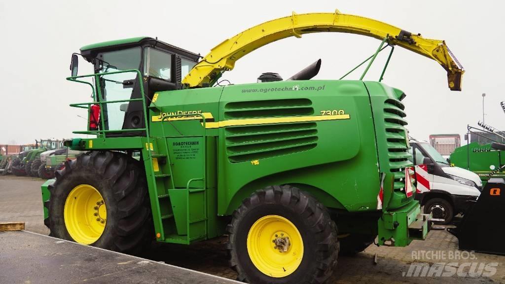 John Deere 7300 自走式青贮饲料收割机