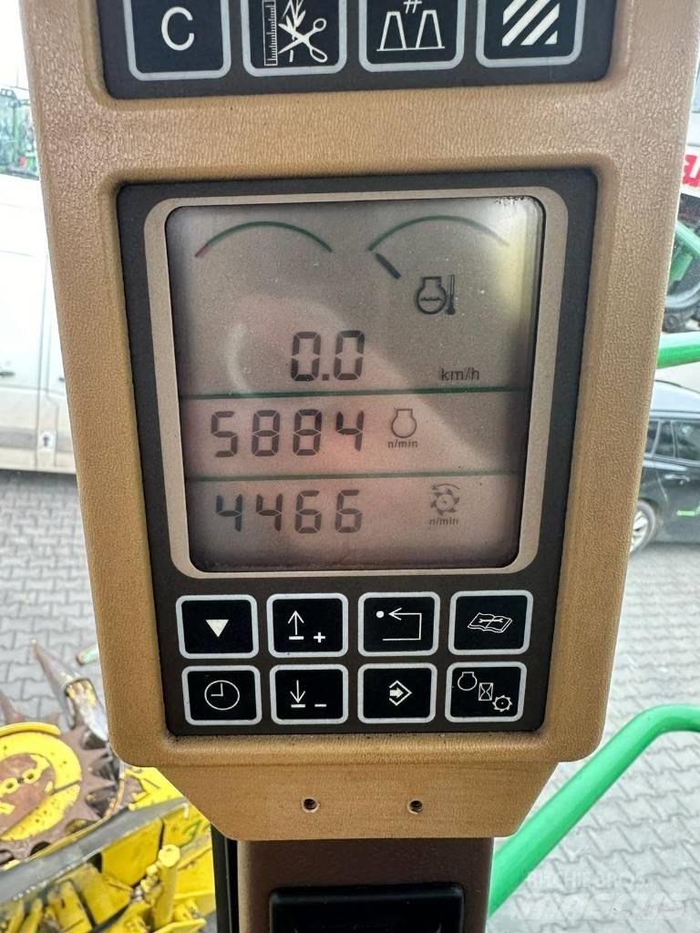 John Deere 7300 自走式青贮饲料收割机