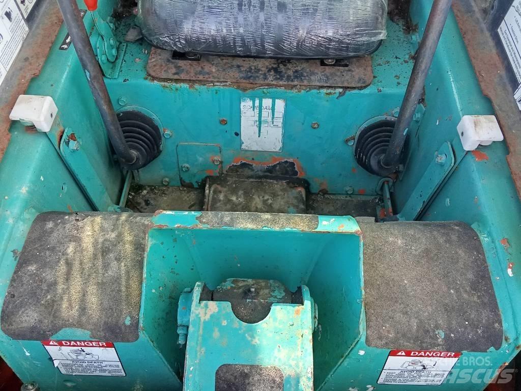 Bobcat 753 小型挖掘机