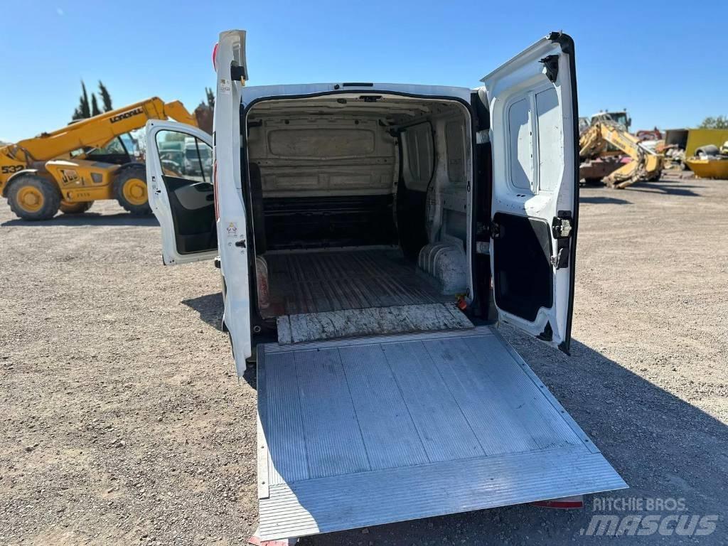 Renault Trafic 大型面包车