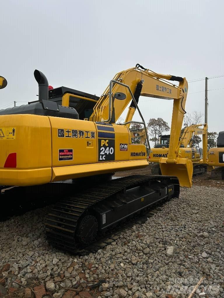 Komatsu 240-8 履带挖掘机
