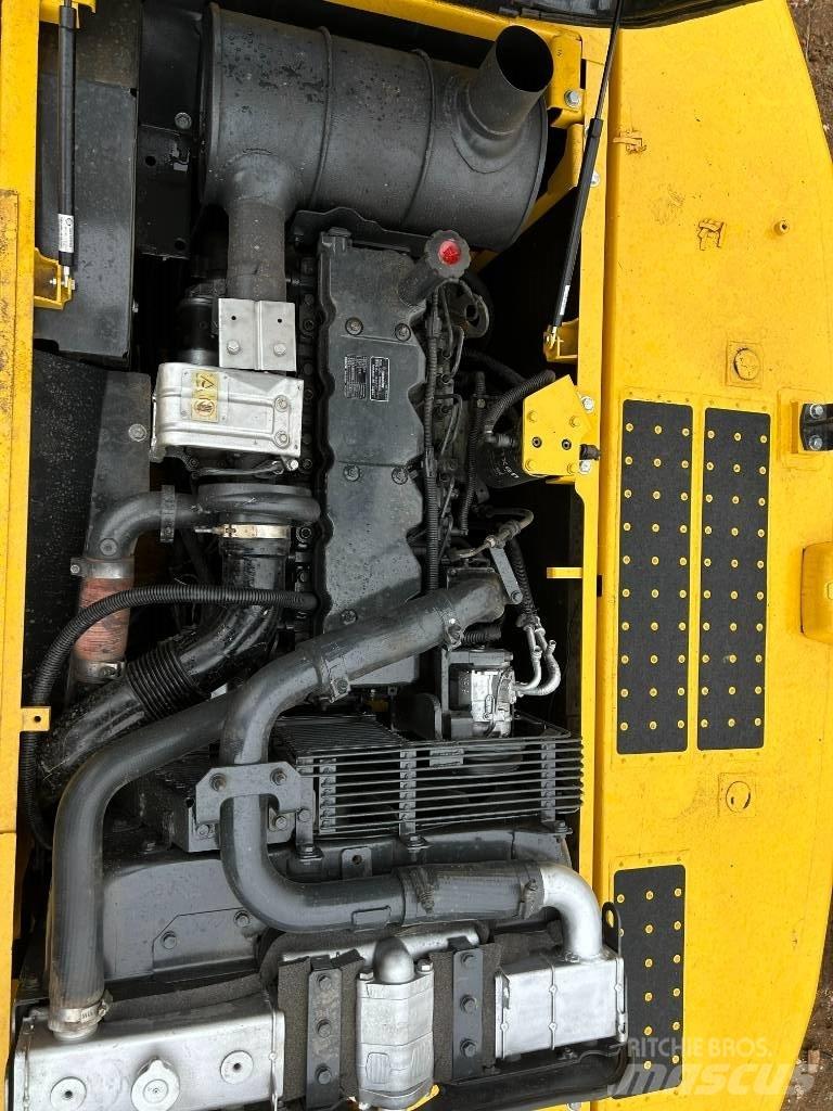 Komatsu 240-8 履带挖掘机