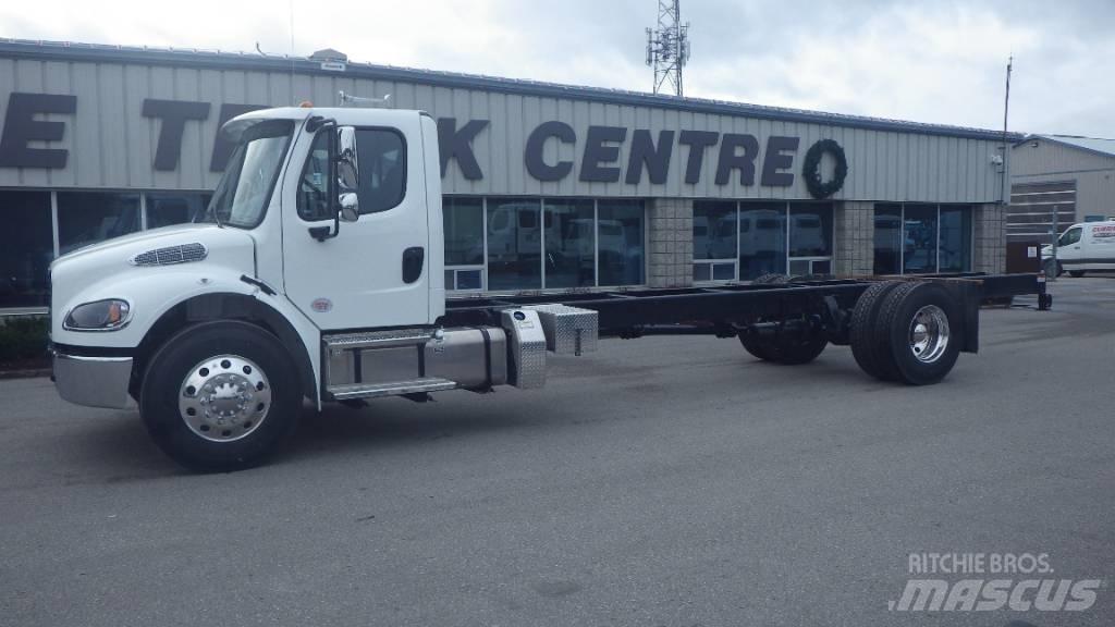 Freightliner M2 106 平板车