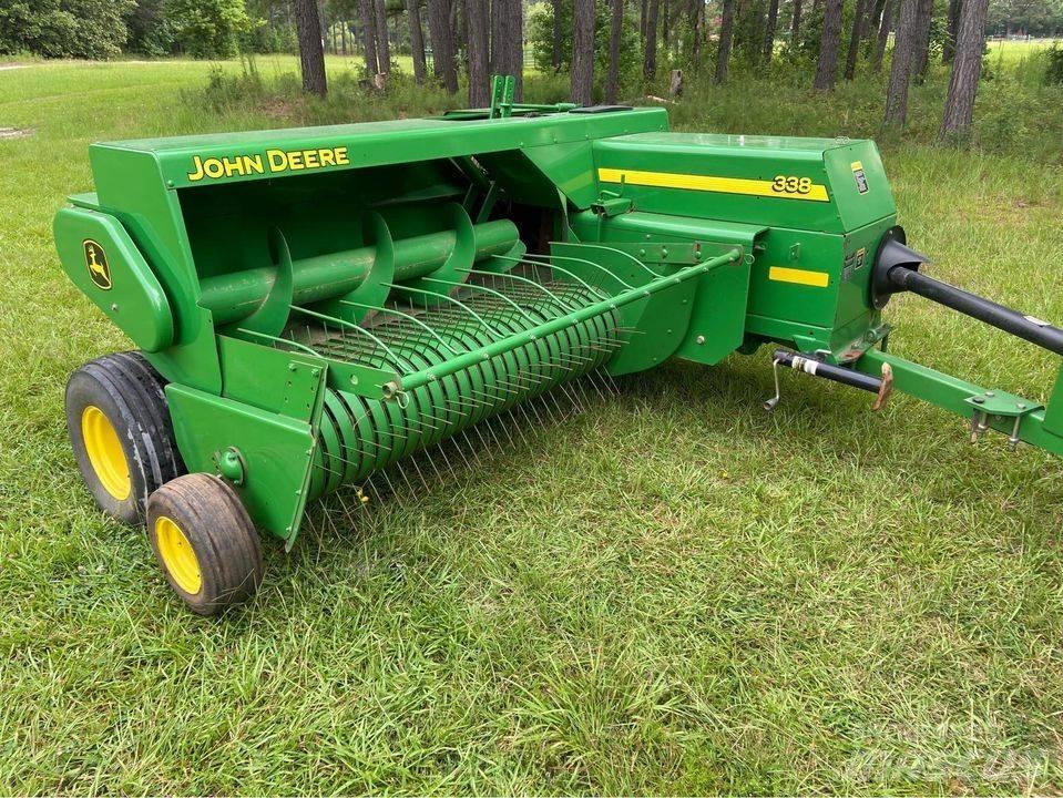 John Deere 338 Baler 方捆打捆机