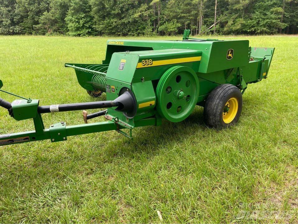 John Deere 338 Baler 方捆打捆机