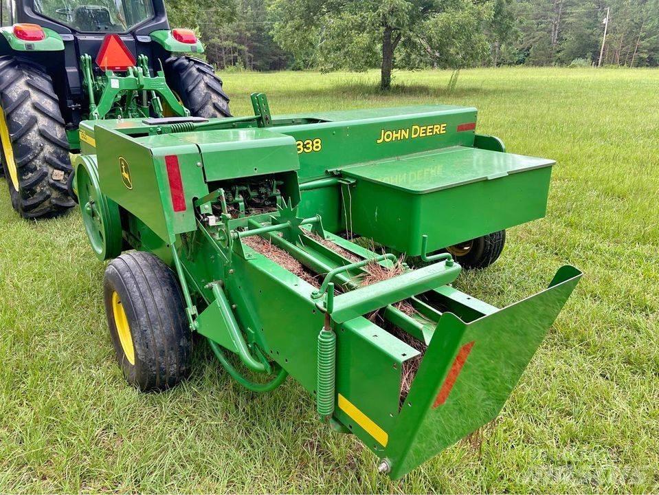 John Deere 338 Baler 方捆打捆机