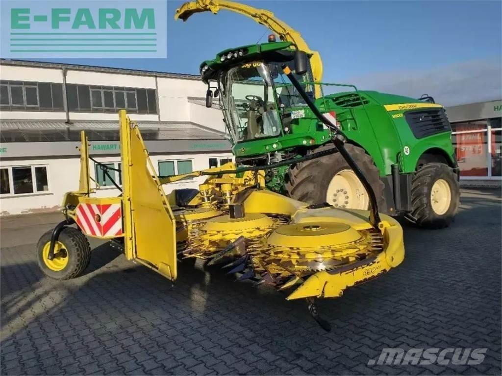 John Deere 9800 自走式青贮饲料收割机