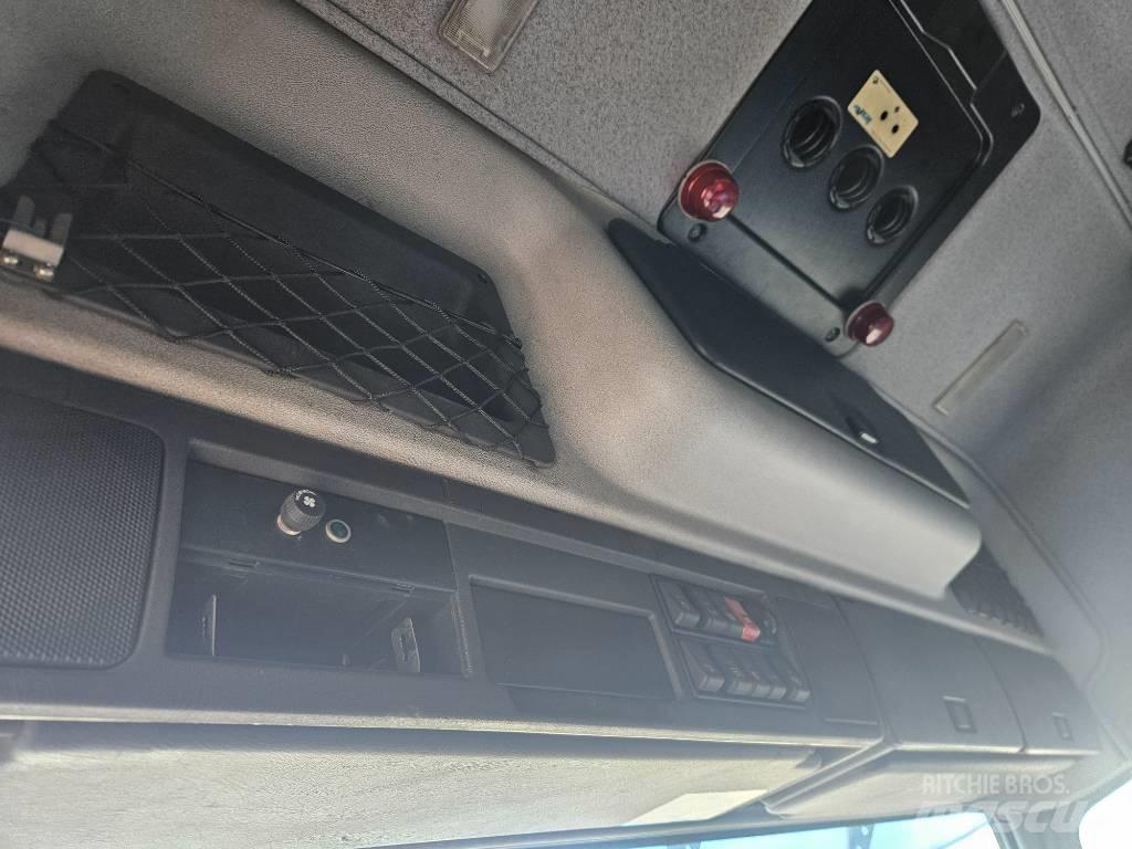 Volvo FM12 420 8x2 可拆卸式卡车