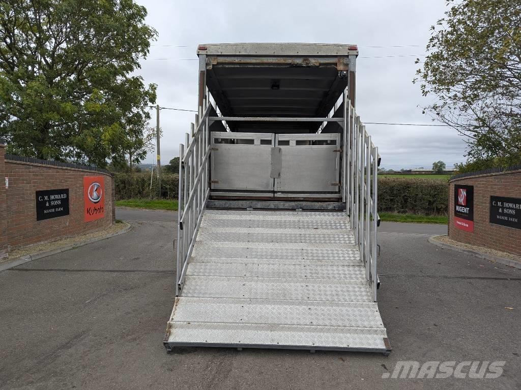 Mercedes-Benz 816 厢式货车