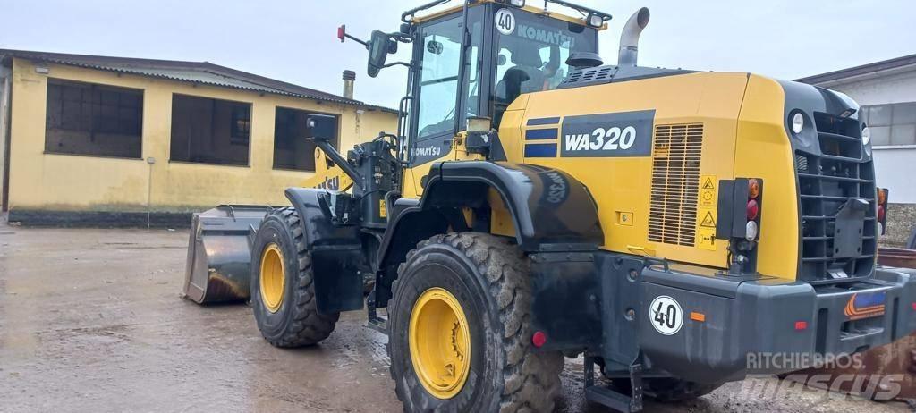 Komatsu WA 320 轮式装载机