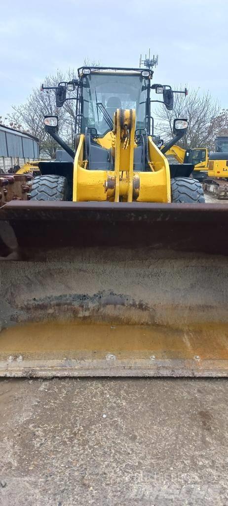Komatsu WA 320 轮式装载机