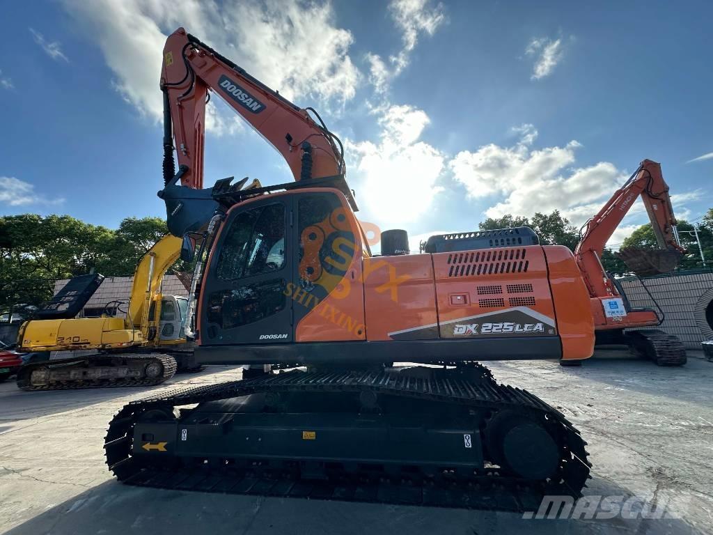 Doosan DX 225 LCA 履带挖掘机