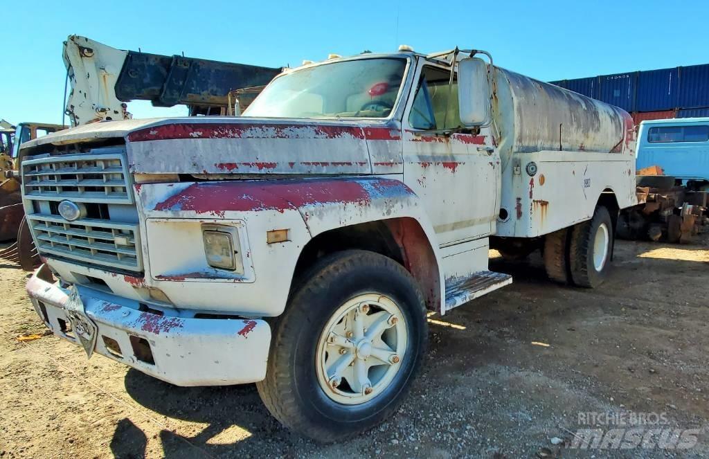Ford F 600 油罐车