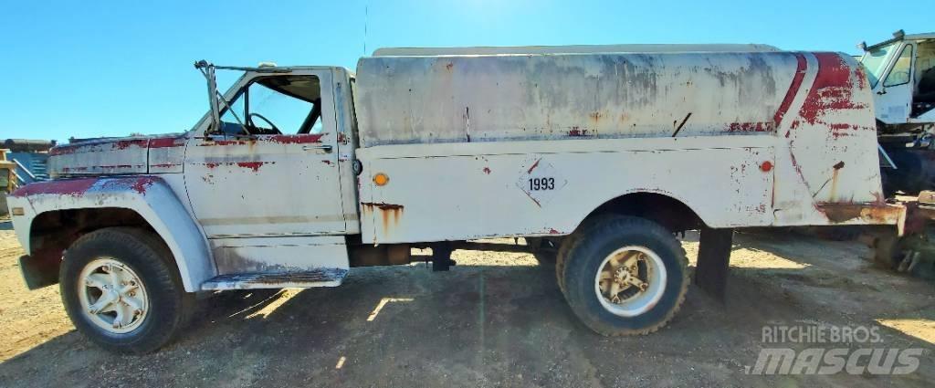 Ford F 600 油罐车